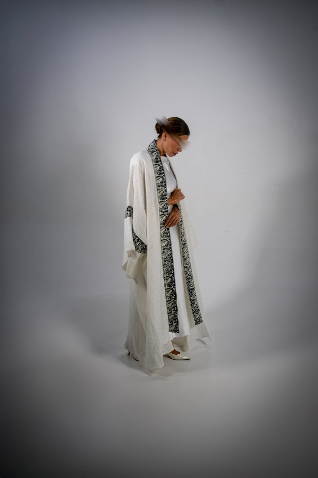ZAFRAN- White Linen Abaya