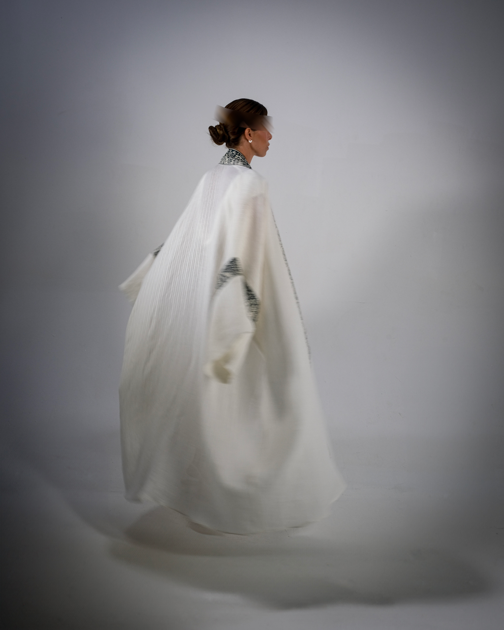 ZAFRAN- White Linen Abaya