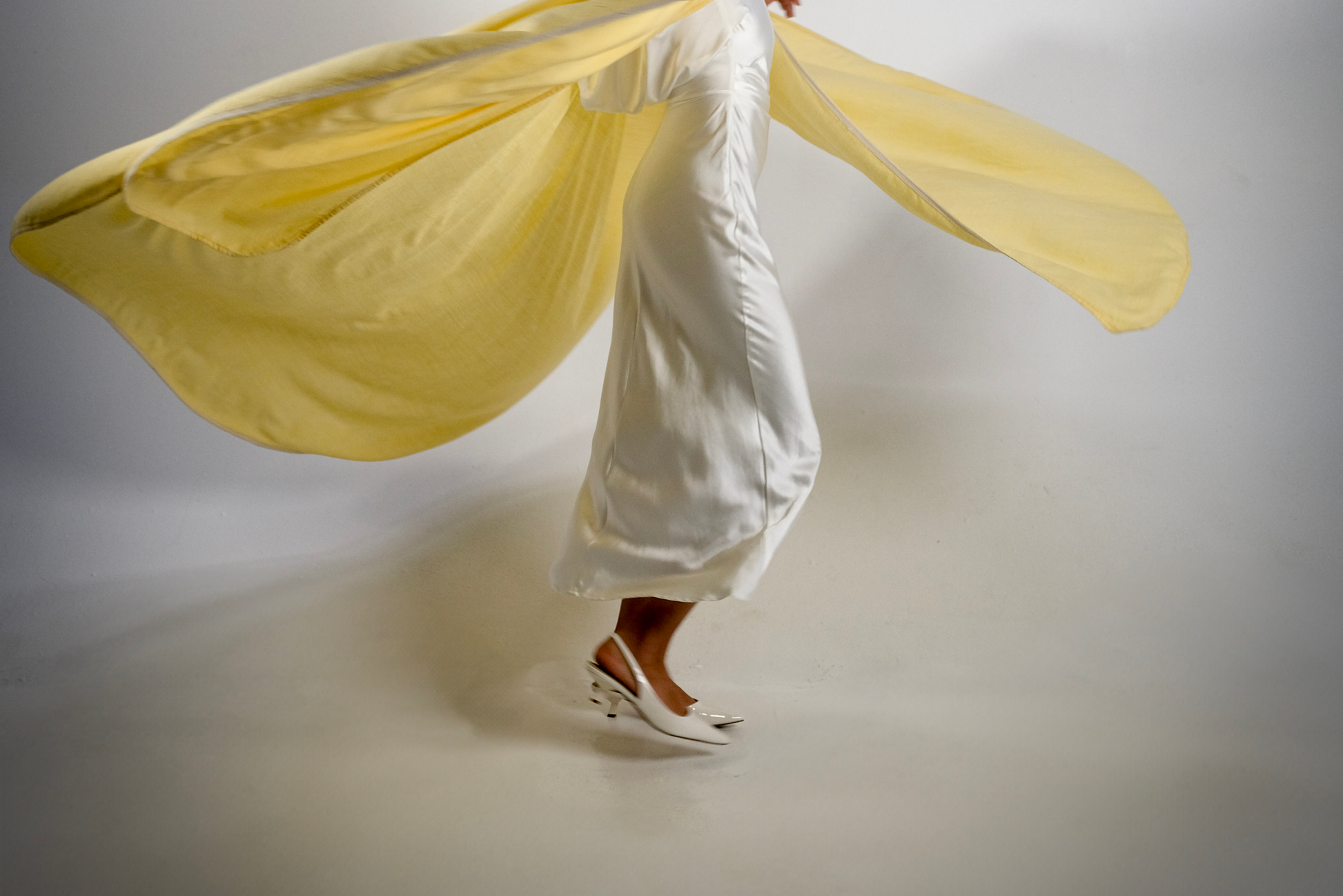 Butter Linen Abaya - SOLD